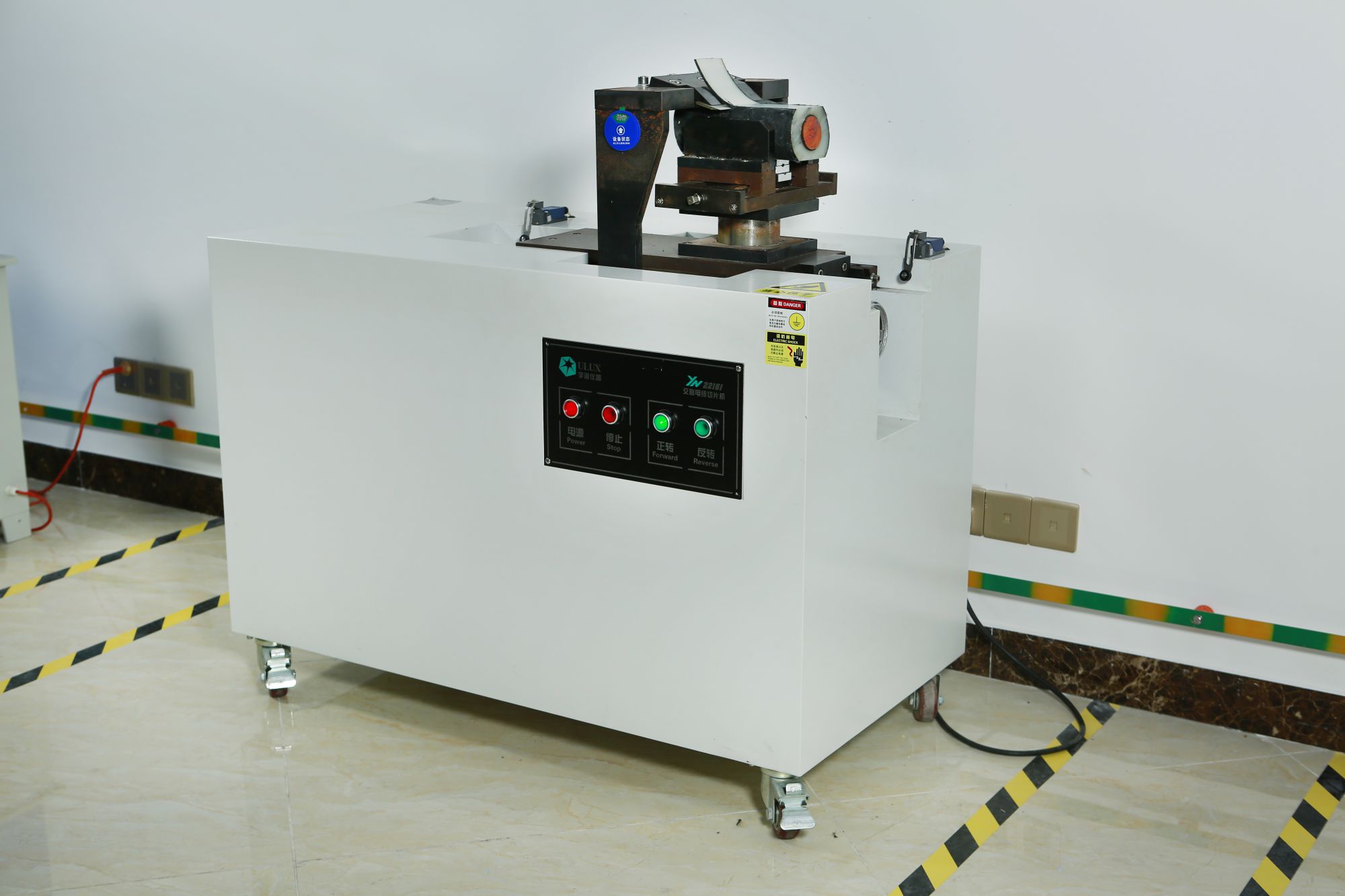 交聯(lián)電纜切片機1
